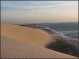 A bela praia de Jeri vista do alto da duna do por do sol.