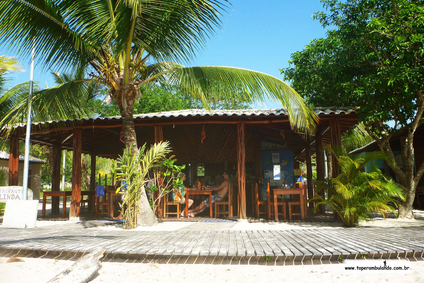 Restaurante na Praia de Gamboa