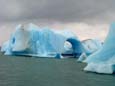 Na navegação pelos Lagos Argentinos, o encontro com Icebergs das mais variadas formas e cores.
