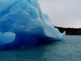 A navegação nos Lagos Argentinos proporciona encontros com icebergs de cores e formas variadas.