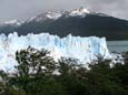 O Glaciar Perito Moreno, fotografado das passarelas de observação dentro do Parque Nacional.